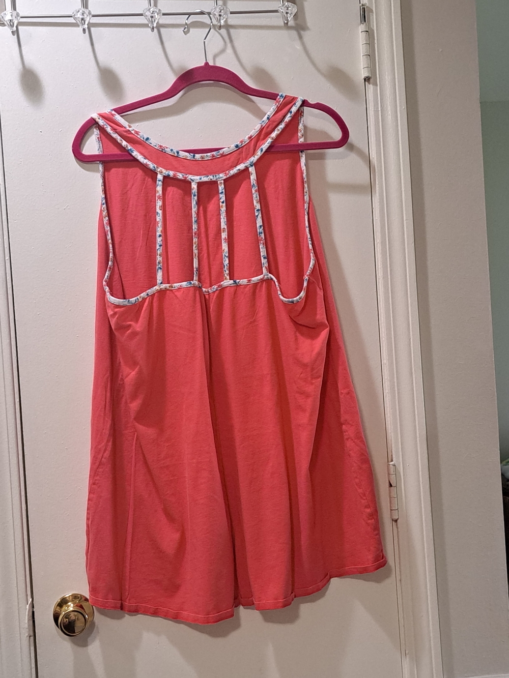 Coral Sleeveless Pj Set  with Floral Capri Bottoms EUC - Picture 5 of 10